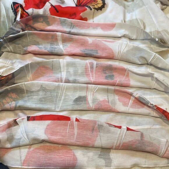 Breckenridge- Butterfly & Floral Red & Neutral Design Tiered Ruffle Top- Size XL - Picture 5 of 6